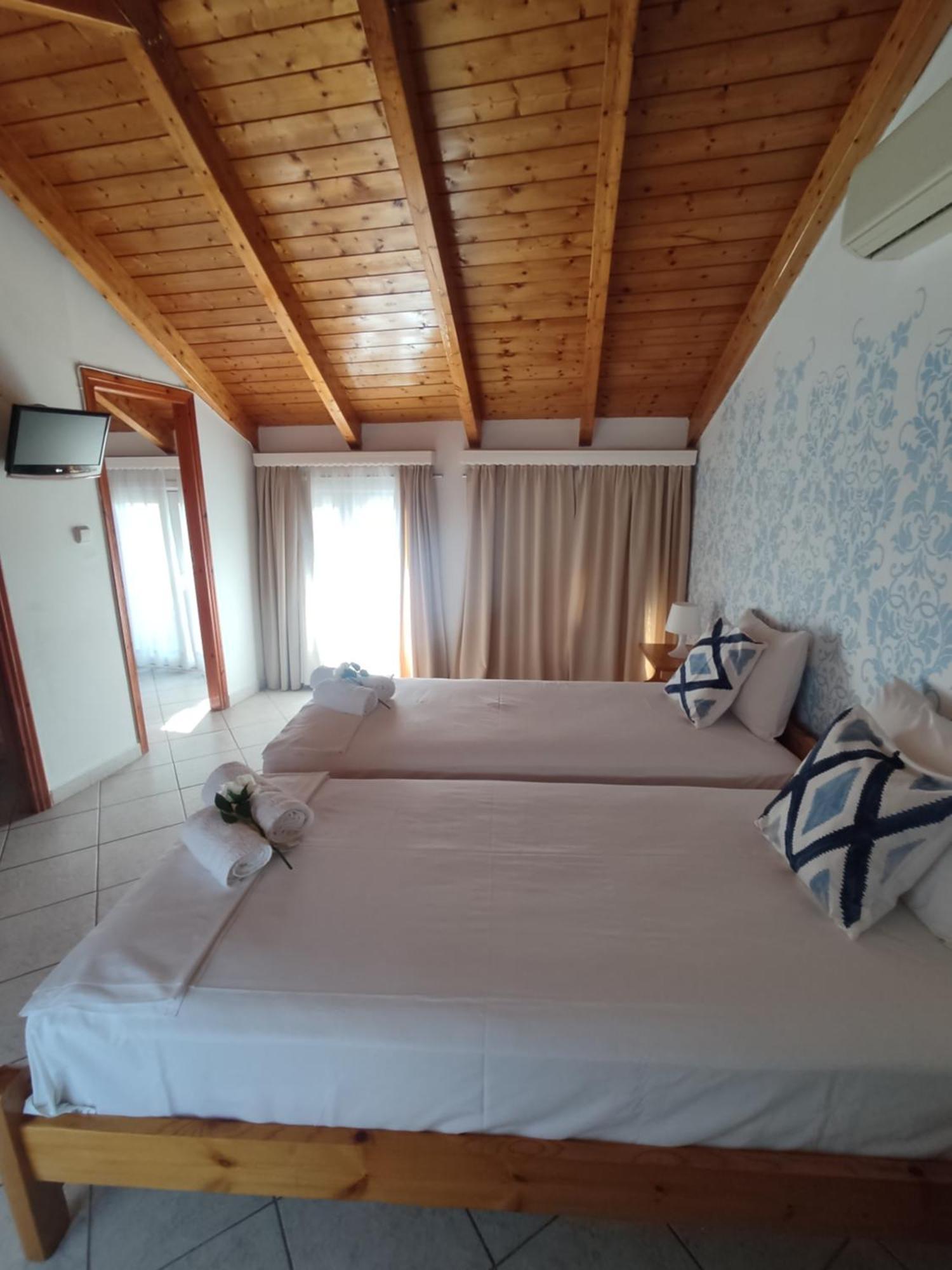 Chloe Attic Villa Agia Efimia Bagian luar foto