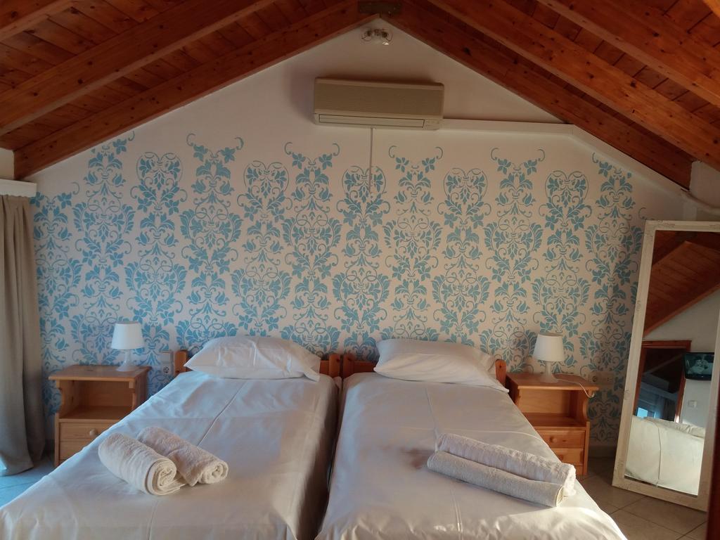 Chloe Attic Villa Agia Efimia Bagian luar foto