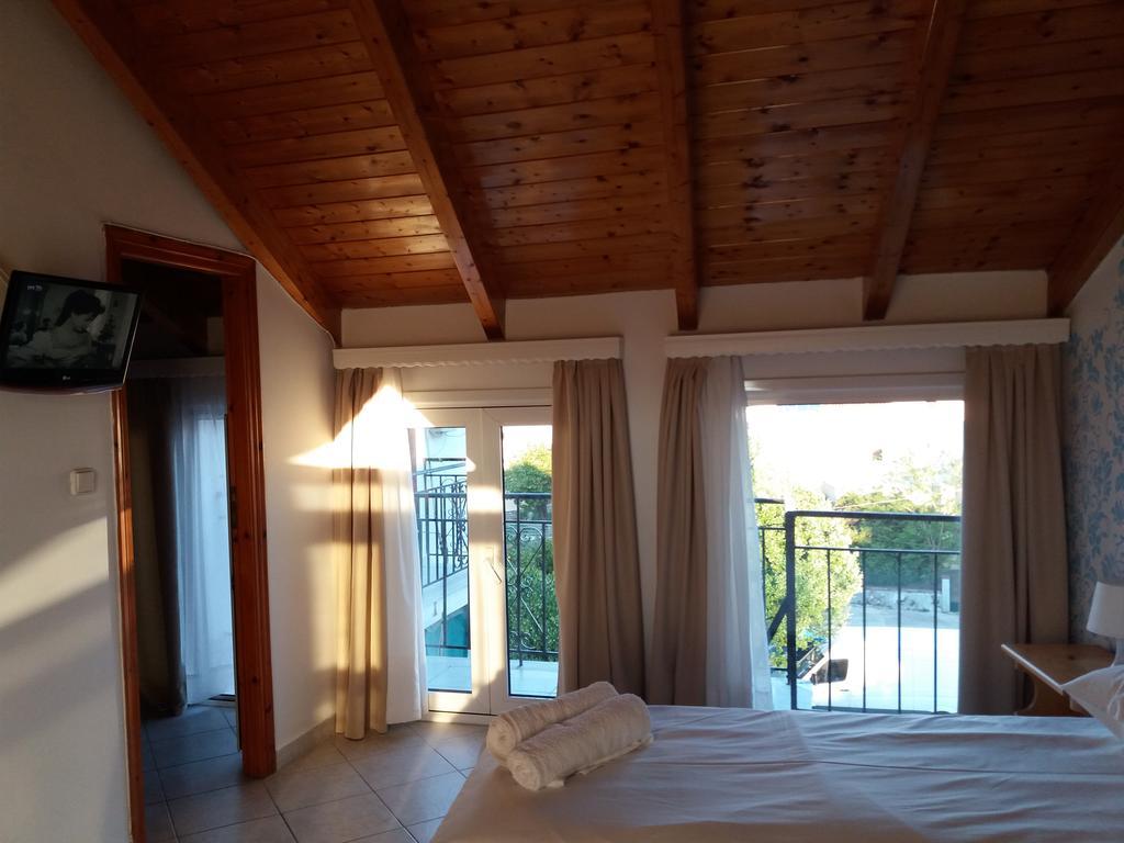 Chloe Attic Villa Agia Efimia Bagian luar foto